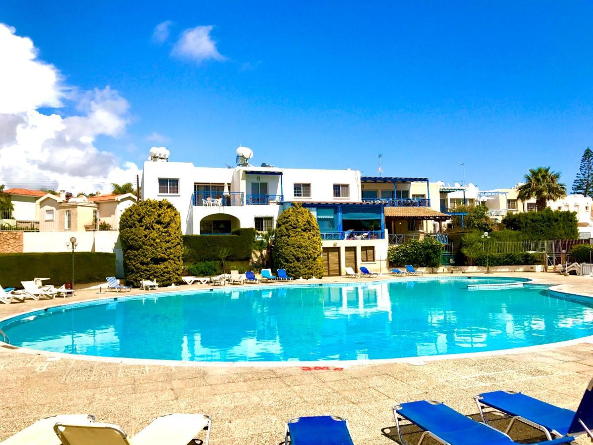 Apartment With Large Pool Лімасол Екстер'єр фото