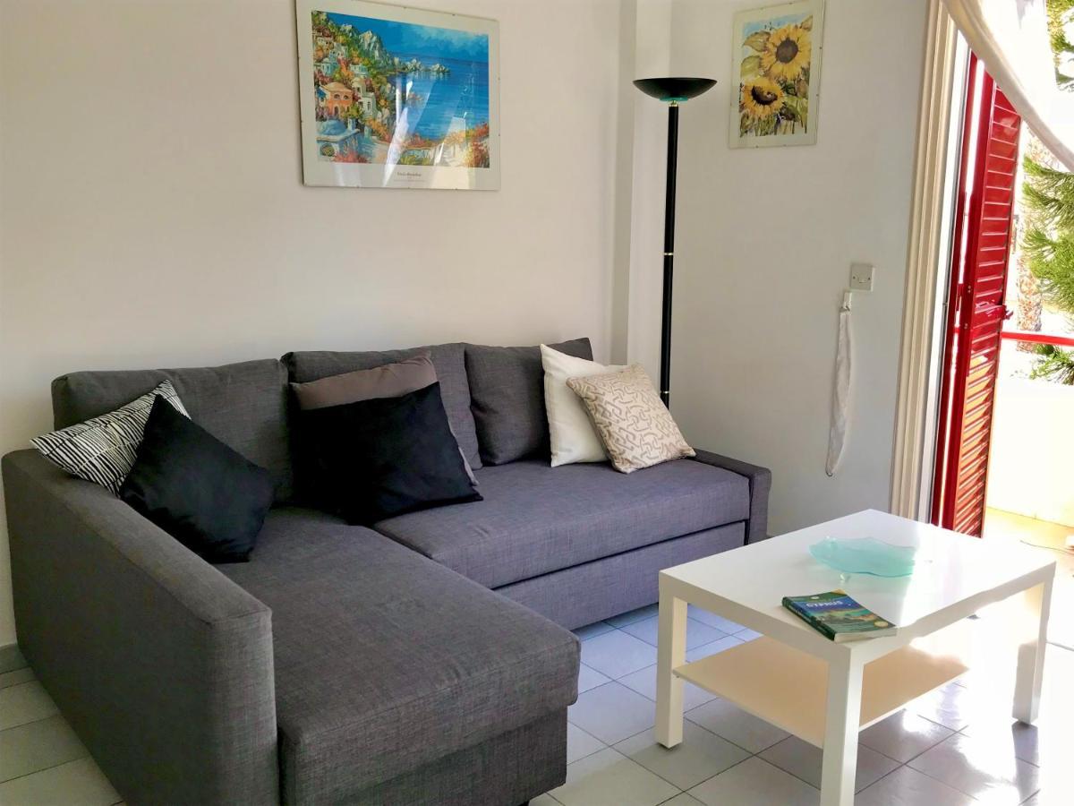 Apartment With Large Pool Лімасол Екстер'єр фото